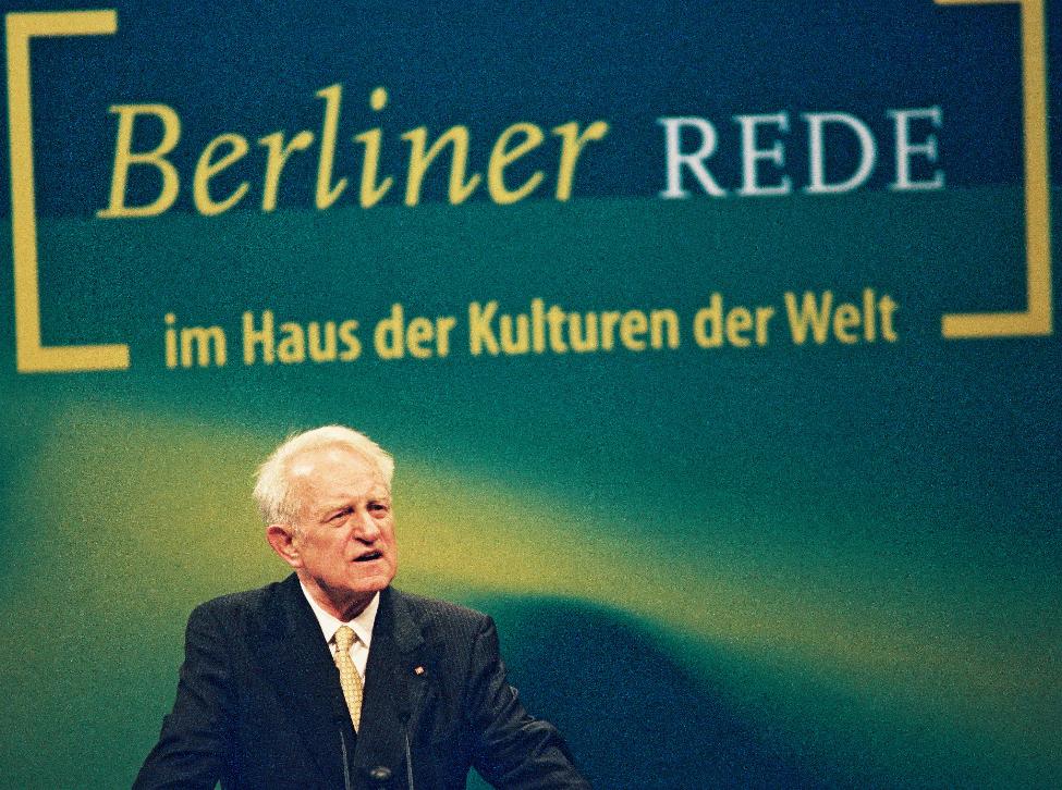 Bundespräsident Johannes Rau hält seine erste Berliner Rede am 12. Mai 2000 im Berliner Haus der Kulturen der Welt